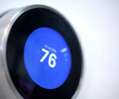 Dial thermostat set to 76 degrees Fahrenheit.
