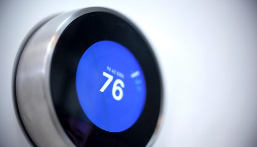 Dial thermostat set to 76 degrees Fahrenheit.